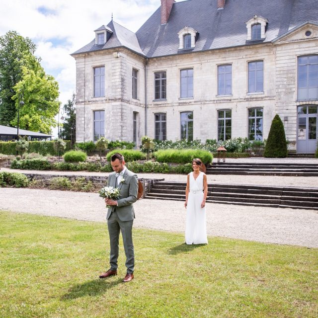 Le First Look… ce moment suspendu où les mariés se découvrent pour la première fois, entre émotion pure, regards sincères et battements de cœur accélérés. ✨📸

#FirstLook #Mariage #Mariés #Émotions #InstantSuspendu #PhotographeDeMariage #MomentsVrais #WeddingDay #SouvenirsPrécieux