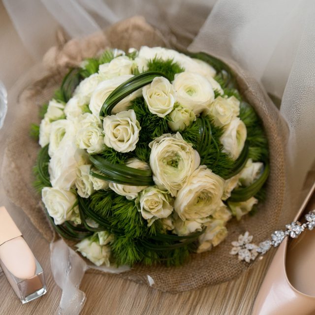 "Les préparatifs de la mariée, ce sont aussi ces détails et accessoires choisis avec soin… chaque élément raconte une part de l’histoire." ✨🤍

#PréparatifsMariée #Détails #Accessoires #Mariage #PhotographeDeMariage #InstantCalme #Émotions #WeddingDetails #BrideToBe #JourJ