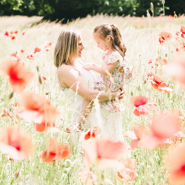 Habituellement, je partage surtout des mariages… mais aujourd’hui, j’avais envie de mettre en avant quelques clichés d’une séance photo très particulière, réalisée avec mes amis et ma princesse. ❤️
Un moment riche en émotions, en complicité et en souvenirs précieux. Des images qui ont une saveur toute particulière pour moi. 📸✨ #SéancePhoto #MomentsPrécieux #Émotions #Photographie #Complicité