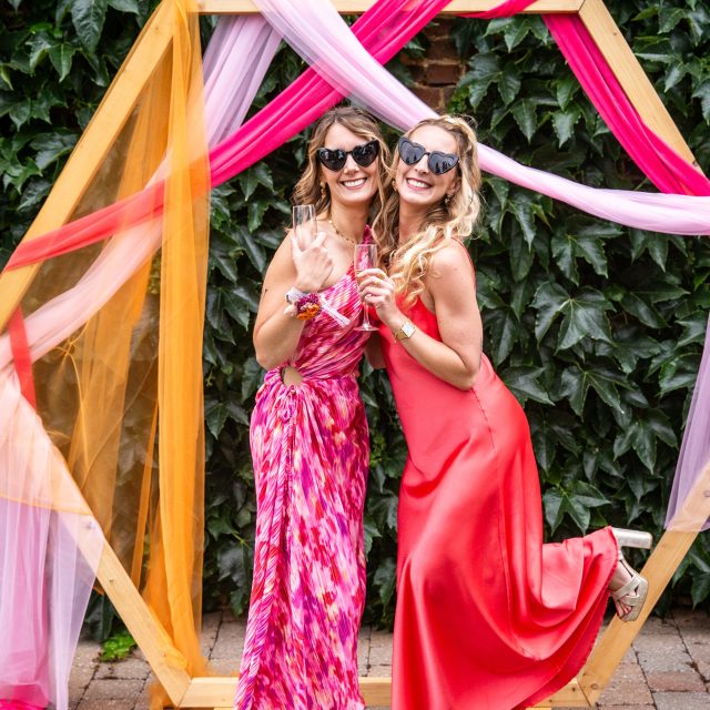 Je suis là pour mes mariés, bien sûr… mais aussi pour leurs invités ! 📸
J’aime proposer des photos, aller à la rencontre de chacun, échanger, faire rire et créer des liens tout au long de la journée.
Parce qu’un mariage, ce n’est pas seulement l’histoire des mariés : ce sont aussi toutes les personnes qui les entourent. Et quoi de mieux que de belles photos pour garder une trace de tous ces moments partagés ? 🤍
#PhotographeDeMariage #Invités #MomentsAuthentiques #Souvenirs #CréateurDeLiens
